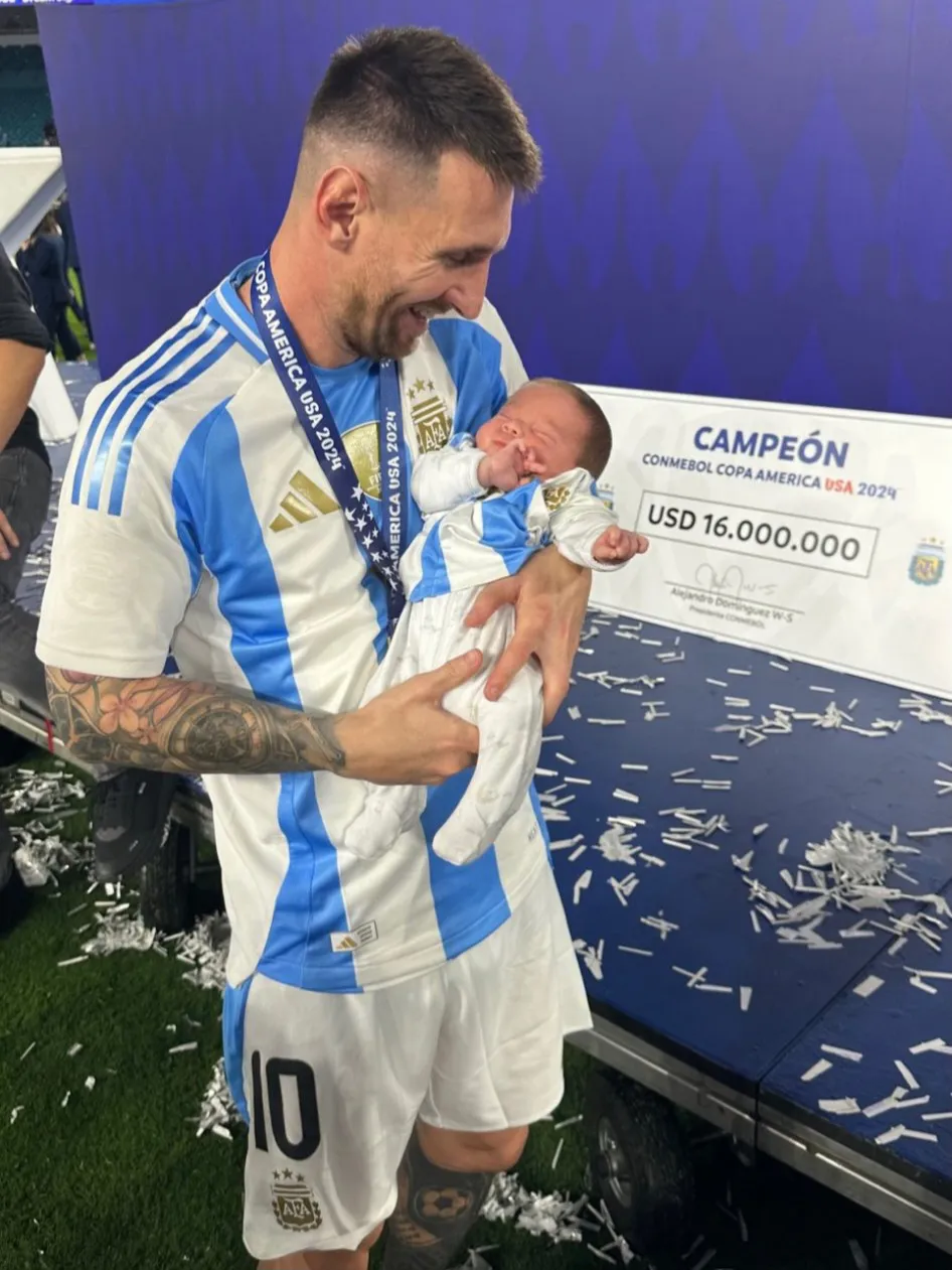 Foto de Messi con el hijo Thiago Montiel Argentina Copa América