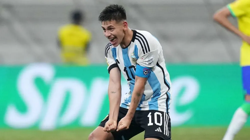 Triplete de Claudio Echeverri en la selección Argentina.