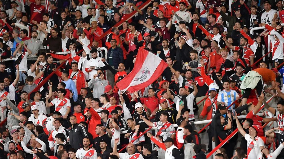 Hinchada en el Kempes
