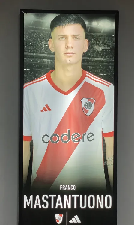 Gigantografía Franco Mastantuono River Monumental Gigantografía Franco Mastantuono River Monumental