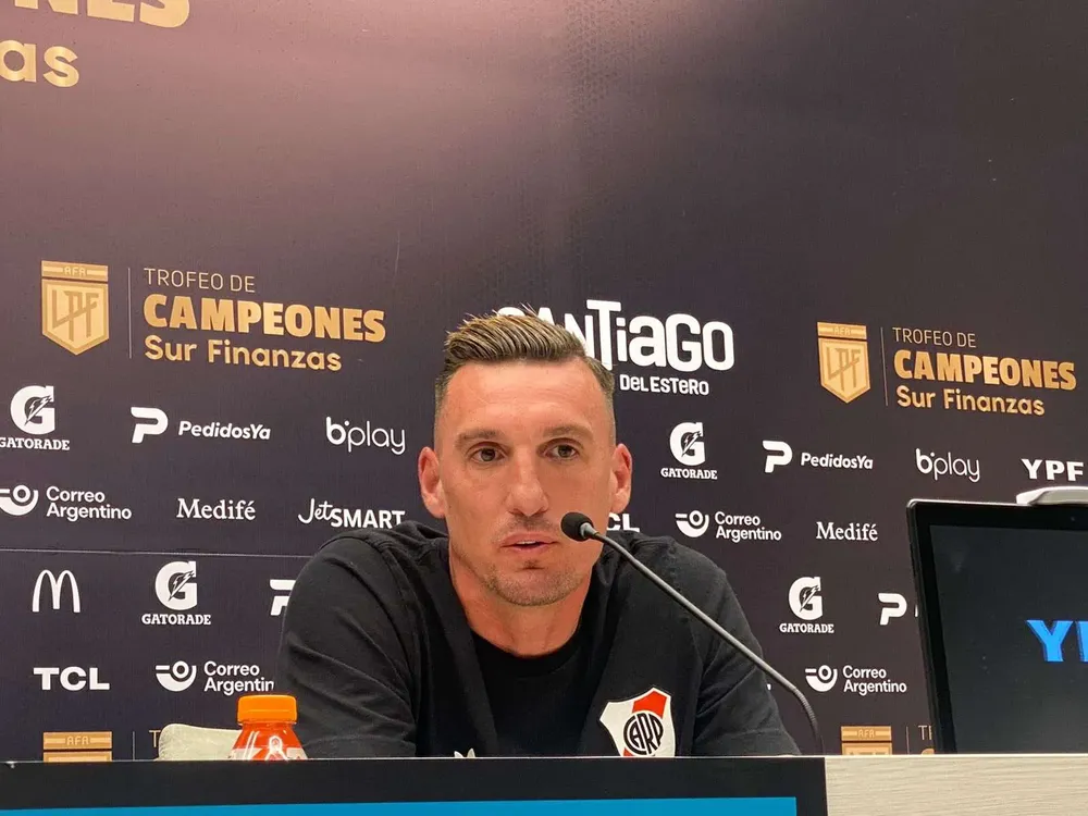 Franco Armani trofeo de campeones