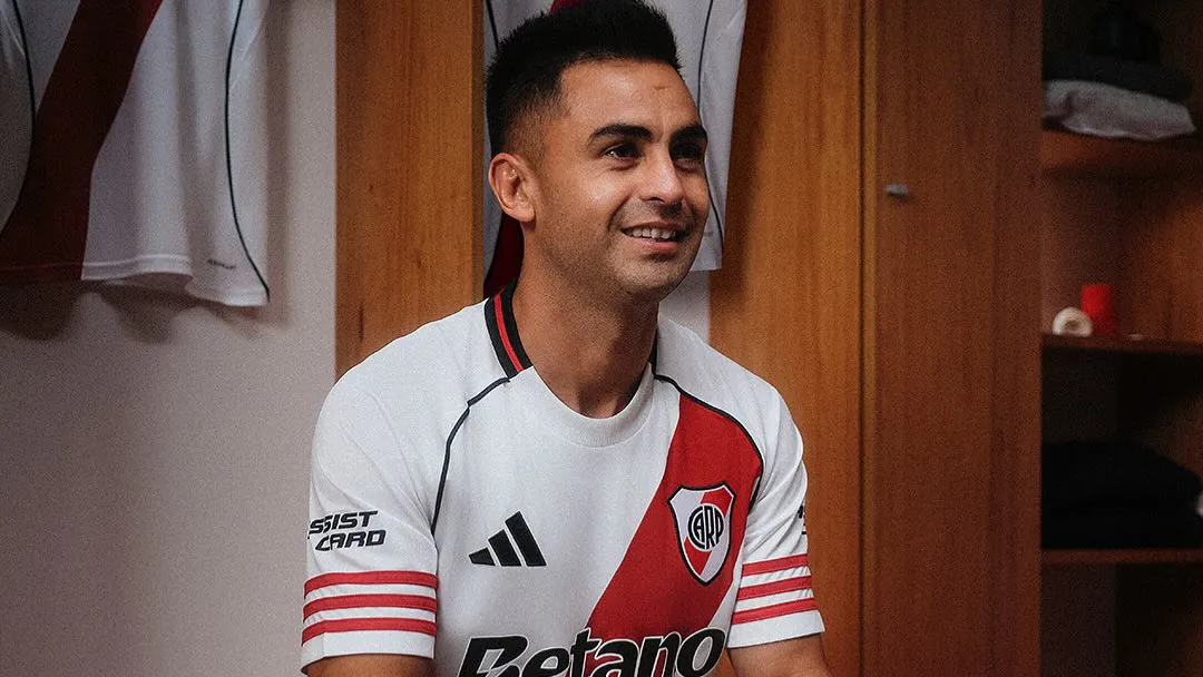Nueva camiseta titular River Plate 2025 Pity Martínez (Foto: Adidas)