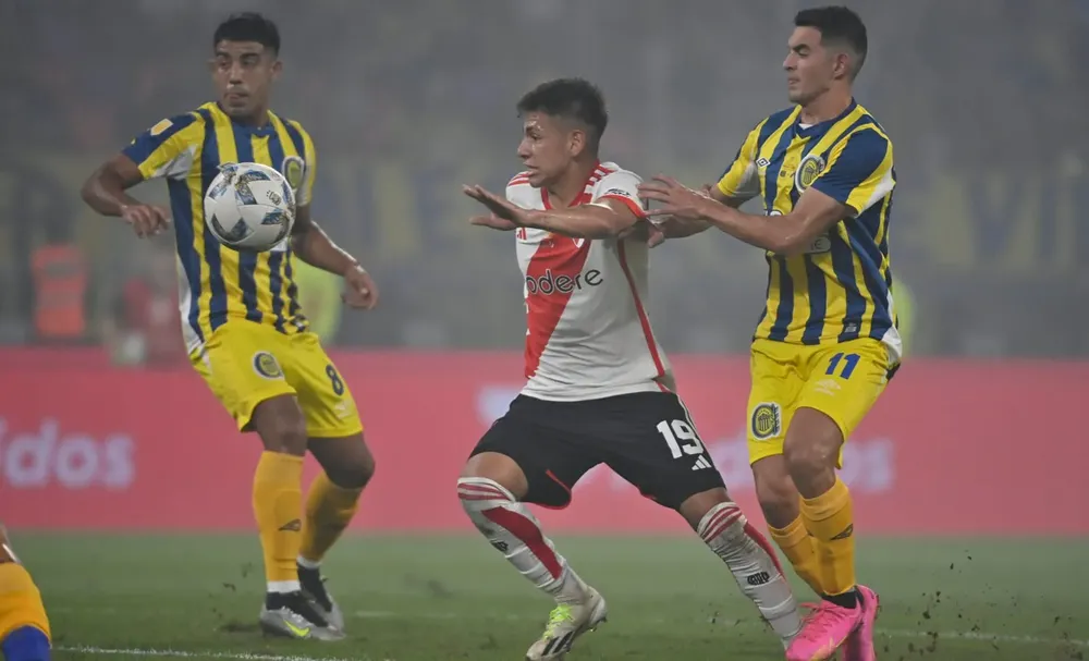 Claudio Echeverri River Plate Rosario Central Trofeo Campeones