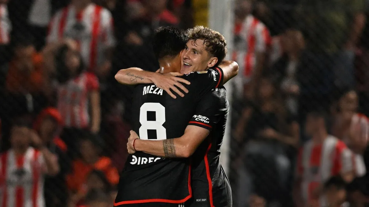 Festejo gol Facundo Colidio Maximiliano Meza River Instituto Liga 2024 (1)