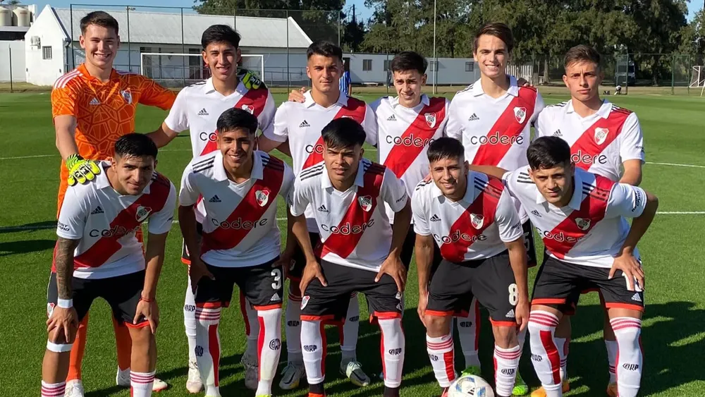 Formación Cuarta División River Inferiores (Foto: River desde la Tribuna)