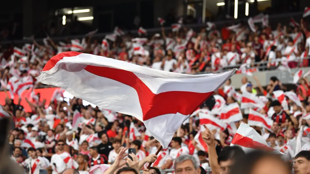Hinchas River Monumental bandera (Foto: River Plate)