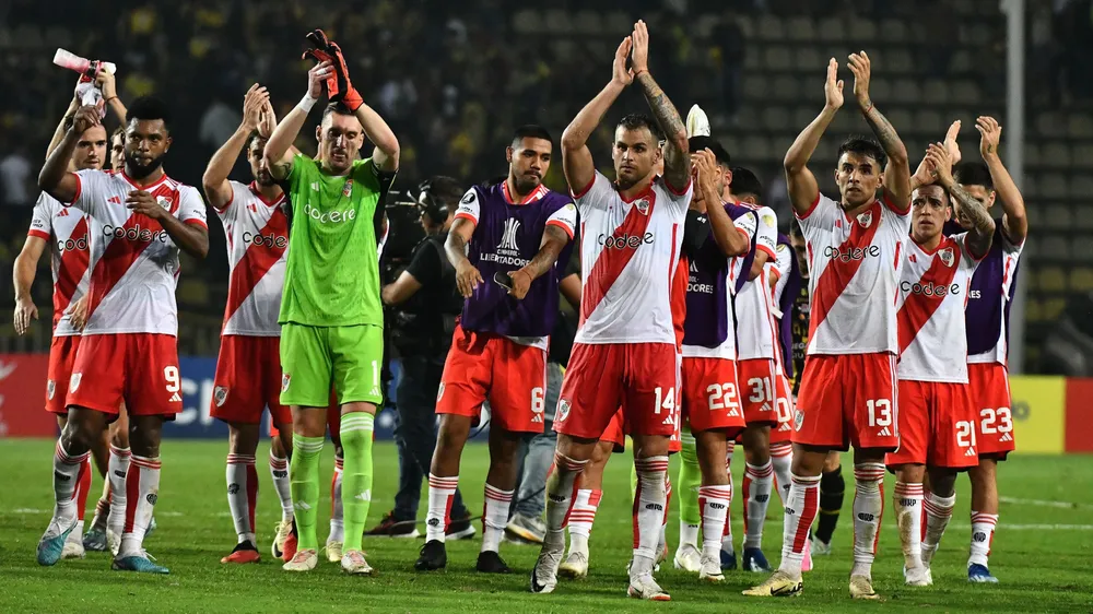 Equipo saludo aplausos River Copa Libertadores