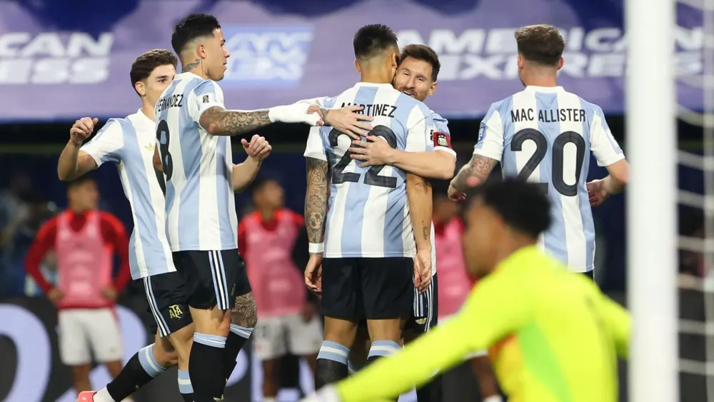 Festejo gol abrazo equipo selección Argentina