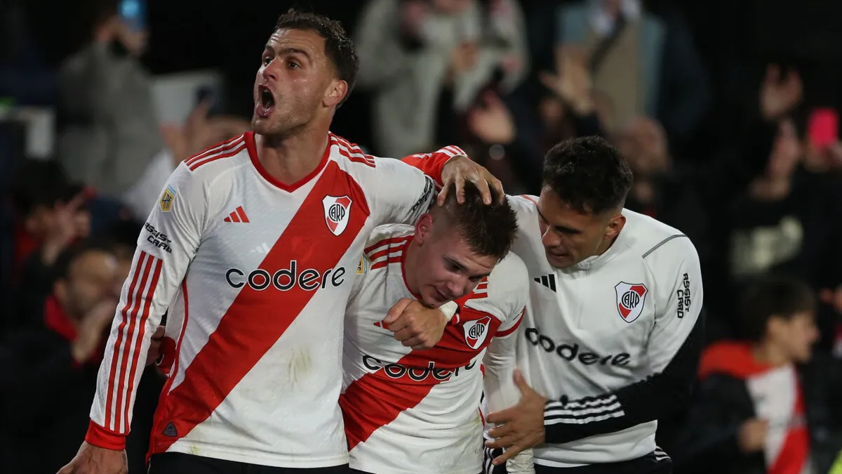 Festejo gol River Sarmiento González Pirez Mastantuono Enzo Díaz (Foto: Getty)