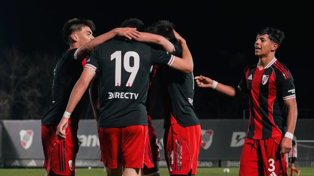 Equipo festejo gol Reserva River (Foto: River Plate)