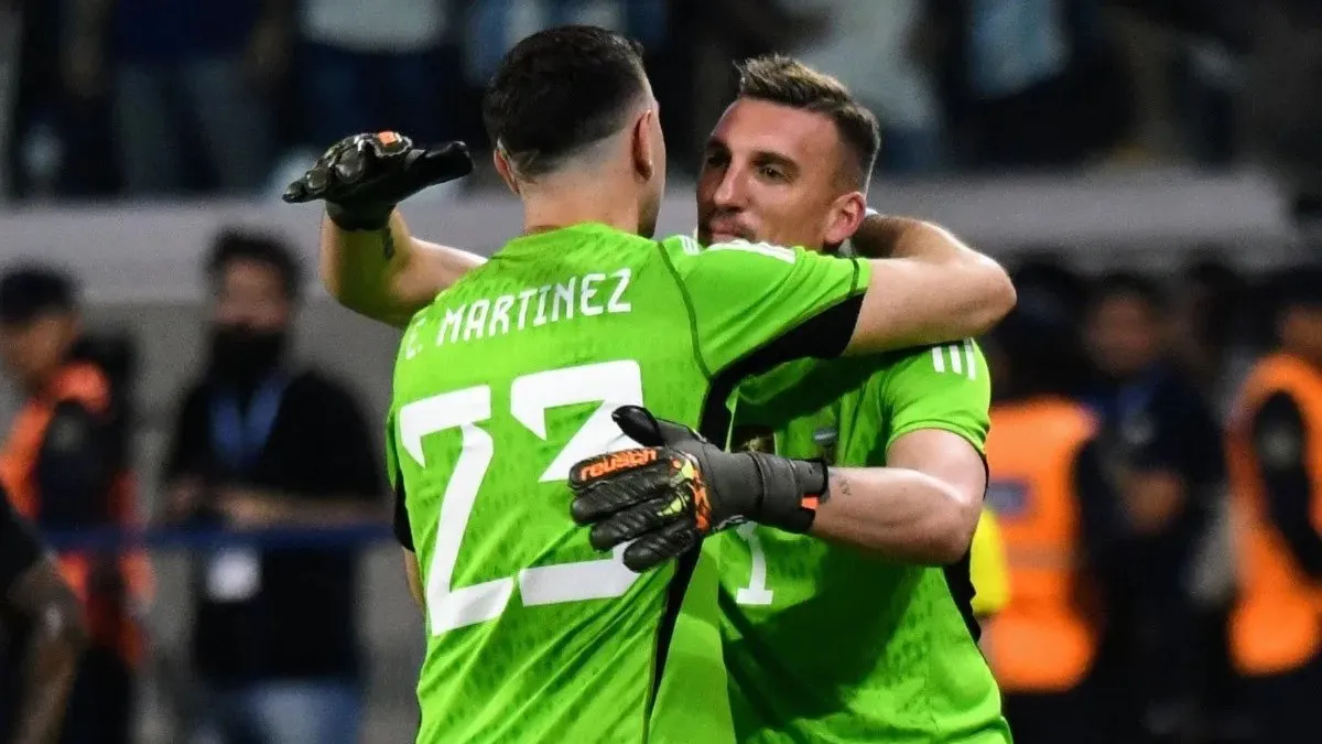 Abrazo Franco Armani Emiliano Dibu Martínez