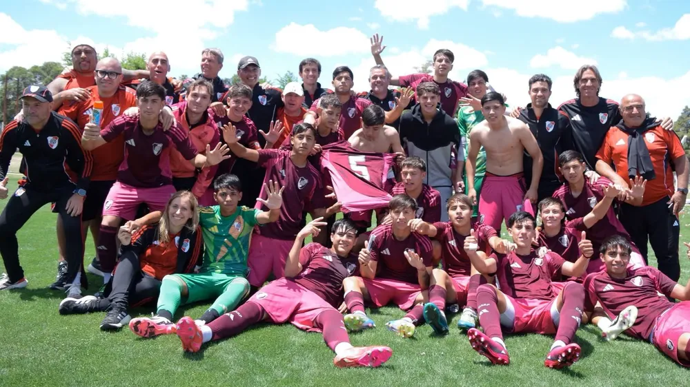 Inferiores equipo festejo gol River Campeón Octava (Foto: River Plate)
