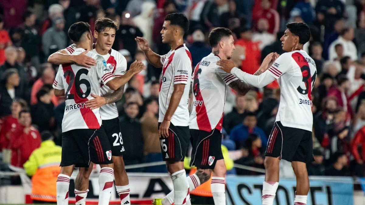 Plantel festejo. (Foto: Matías Bilbao x River, el más grande)