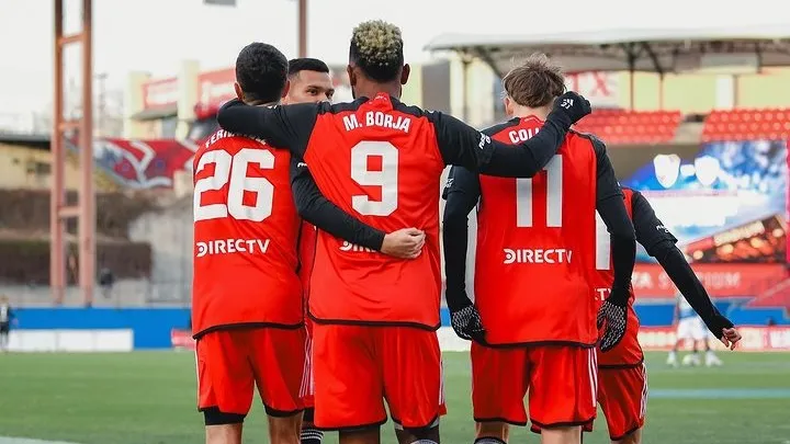 Equipo River camiseta alternativa roja amistoso Estados Unidos