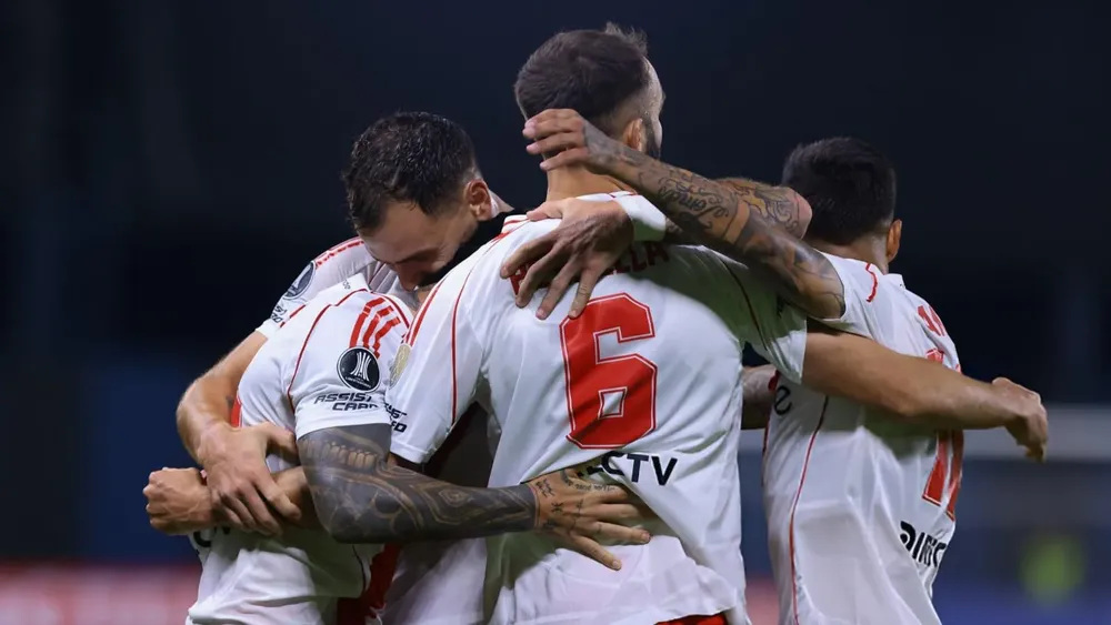 Equipo River formación abrazo festejo Libertadores (Foto: Getty Images)