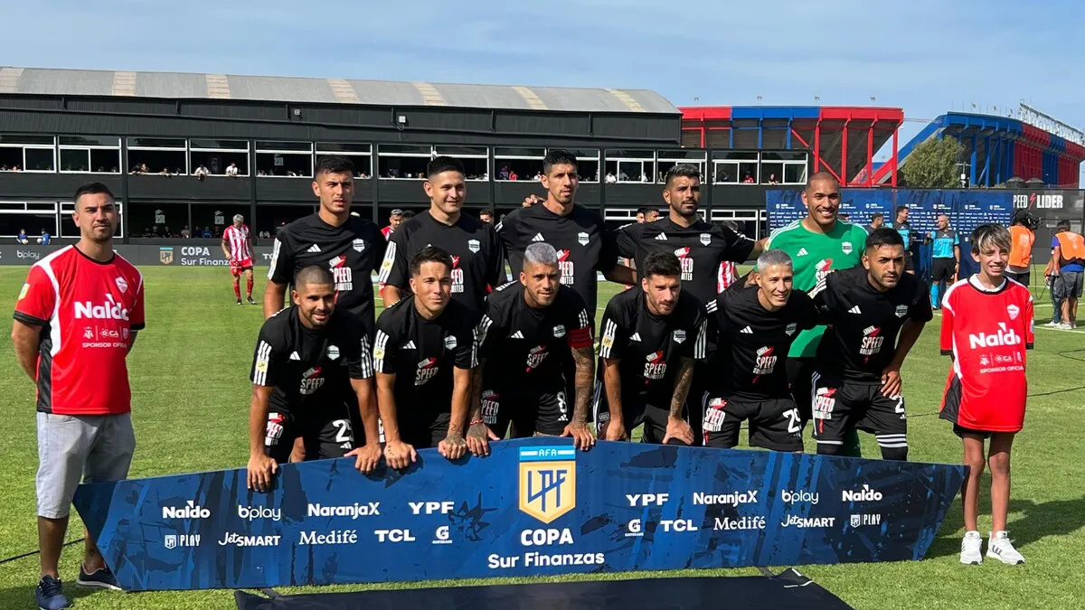 Formación Deportivo Riestra (Foto: Liga AFA)