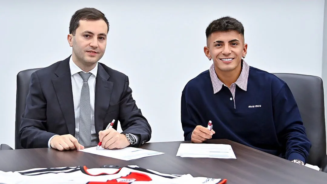 Thiago Almada firma contrato River (Foto: River Plate)