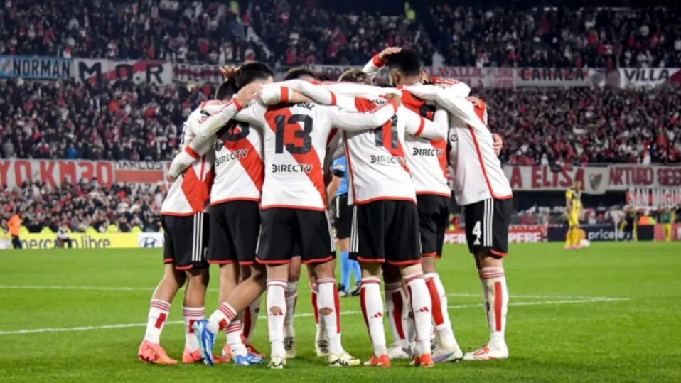 Equipo River abrazo festejo gol Táchira