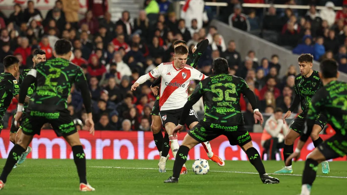 Sarmiento vs. River: hora, TV y formaciones