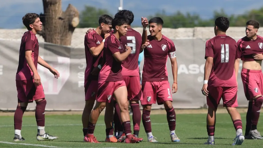 Equipo River inferiores festejo gol