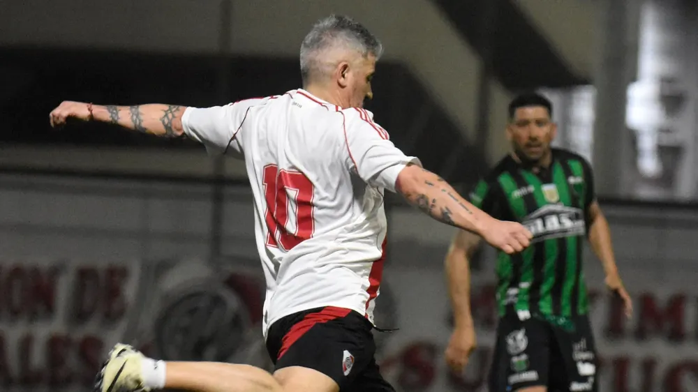 Ariel Ortega River Nueva Chicago Senior