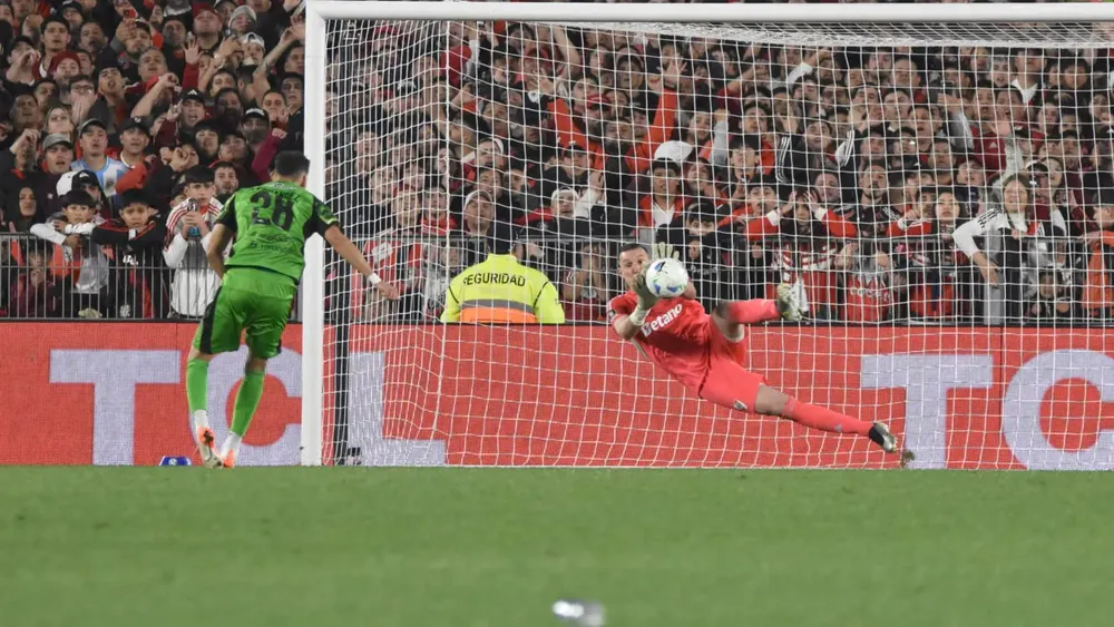 Armani ataja penal River Libertad