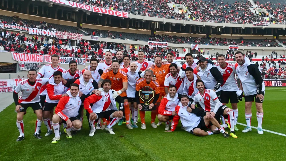 Equipo Senior River Plate campeón Supercopa Argentina