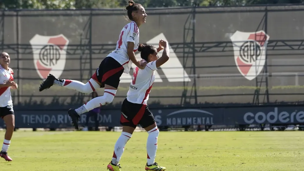 Festejo gol Femenino River Mercedes Pereyra Nikol Laurnaga (Foto: River Plate)