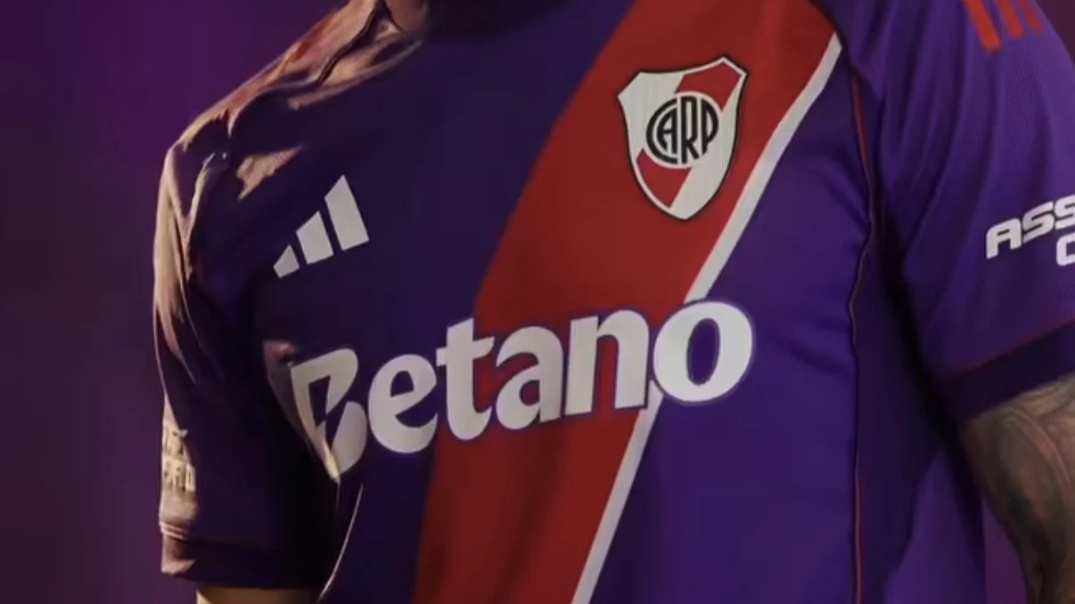 Nueva camiseta alternativa violeta River 2026 (Foto: Adidas / River)