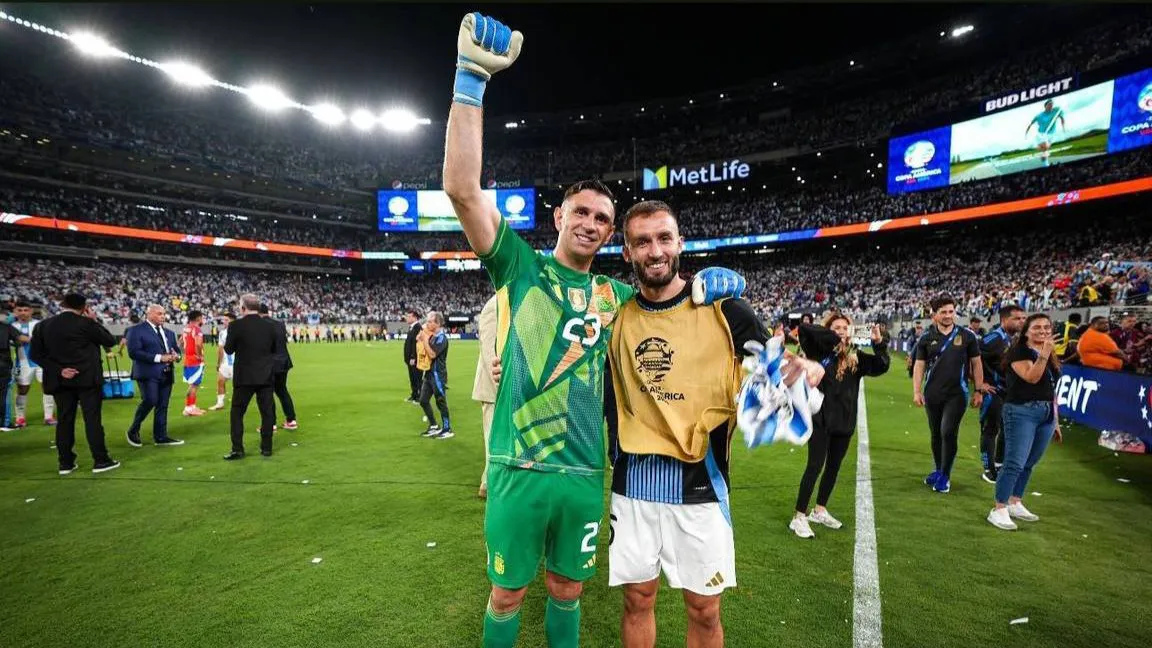 Germán Pezzella Dibu Martínez selección Argentina (Foto: Instagram de Emiliano Martínez)
